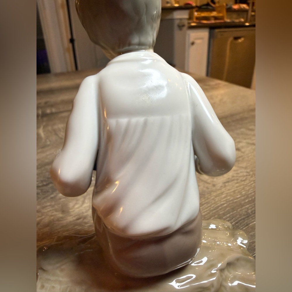 Vintage Lladro, Little Boy Playing the Accordion, Excellent condition No Box - Picture 8 of 10